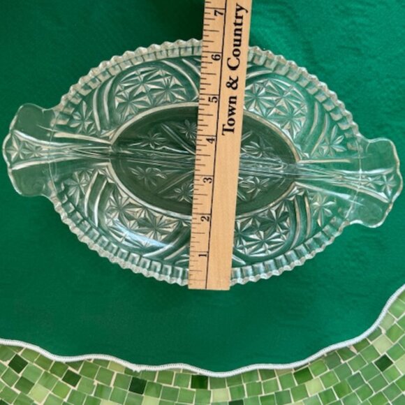 Vintage Anchor Hocking Clear Oval Relish Dish with Star Cut Designs - Picture 7 of 7